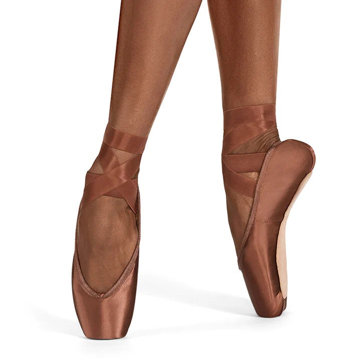 S0180 Bloch Heritage Pointe Shoe B29 Studio Scene
